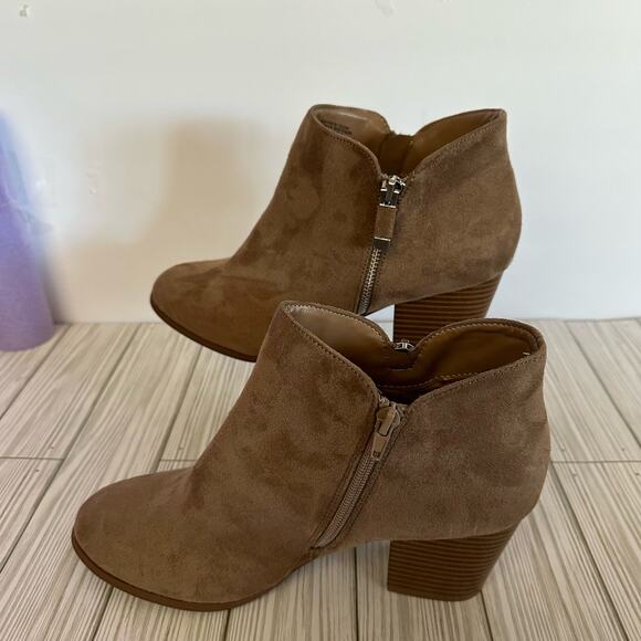 Style & Co Masrinaa faux suede chelsia booties boot brown size 9.5 - Picture 4 of 9